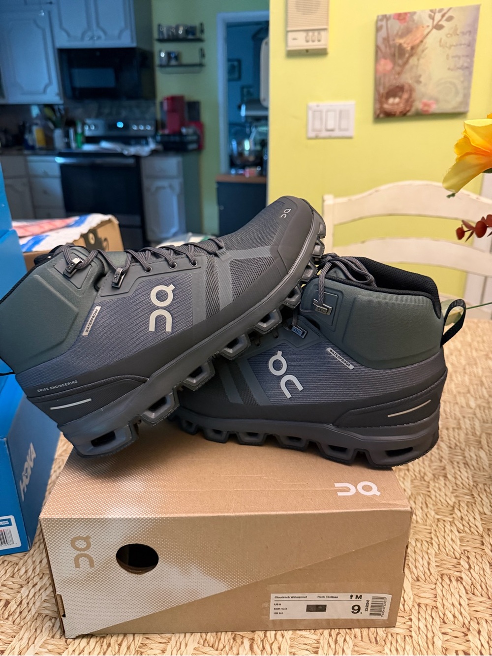 On Running Cloudrock Waterproof Mid-Top Men's sz 9 or 10.5 w new in box!!
